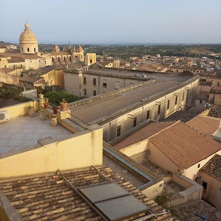 La Finestra Su Noto Hotel Buitenkant foto