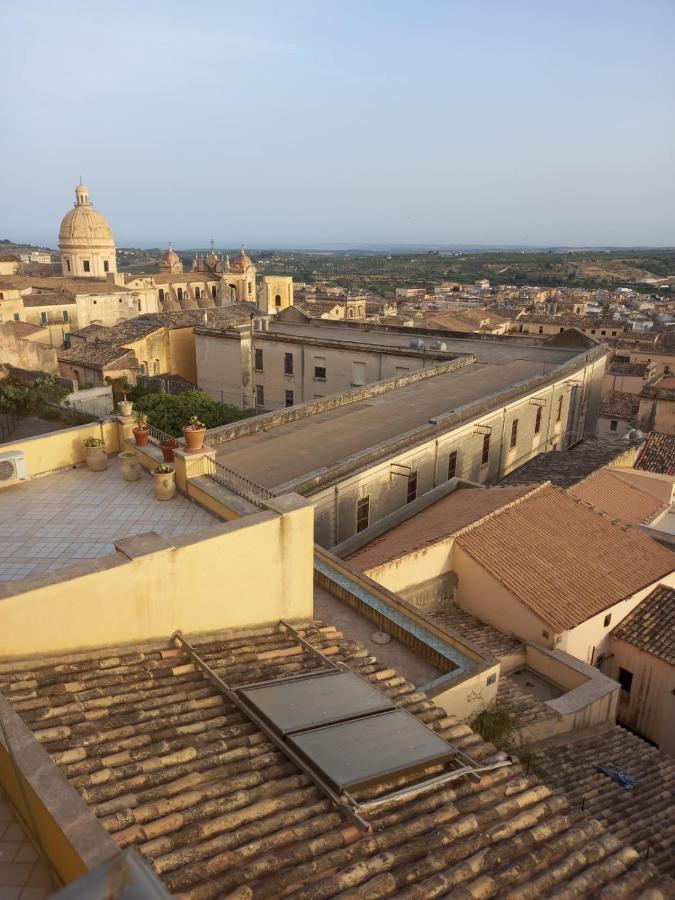 La Finestra Su Noto Hotel Buitenkant foto